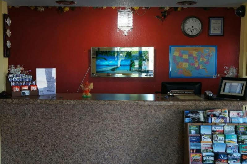 Ozark Inn & Suites Eksteriør bilde