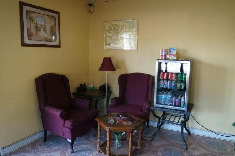 Ozark Inn & Suites Eksteriør bilde