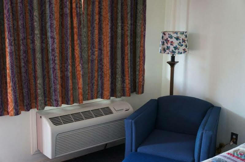 Ozark Inn & Suites Eksteriør bilde